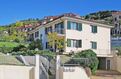 Cipressa Apartment | Nice apartment for 6 people with WIFI, TV, balcony and pets allowed