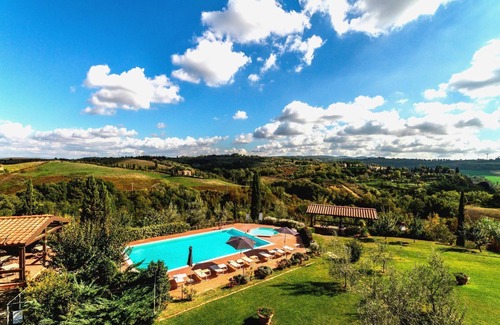 Sughera Apartment | Nice apartment with WIFI, pool, A/C, TV, patio and panoramic view, close to San Gimignano