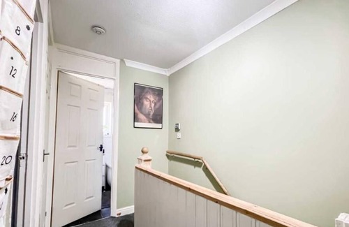 Hemel Hempstead House | Nice,bright & friendly home , 15 minutes to city centre
