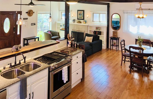 Park Mesa Heights House | Nice bungalow with AC in sunny Los Angeles