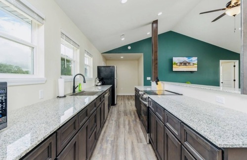 Dallas County House | Nice cabin near Bennett Springs: stocked pond, gated entry, family-friendly!