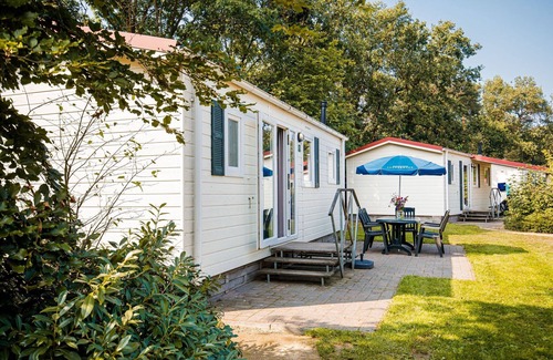 Leuken Ski Chalet | Nice chalet in a holiday park on the Leukermeer