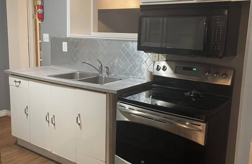 Victoria Hills Apartment | Nice, clean welcoming space in the downtown Kitchener area. Family friendly.