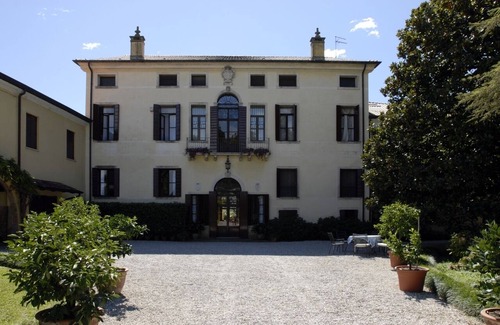 Vigonza Apartment | Nice family apartment in historical Villa Veneta with pool