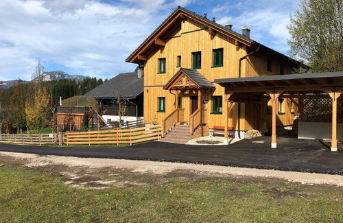 Bad Aussee Apartment | Nice flat in Bad Aussee with garden, barbecue and mountain view