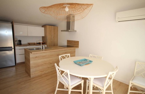 Portiragnes-Plage Apartment | Nice flat with air conditioning for 5 people,south exposed, Wifi, 10m away from the beach of.