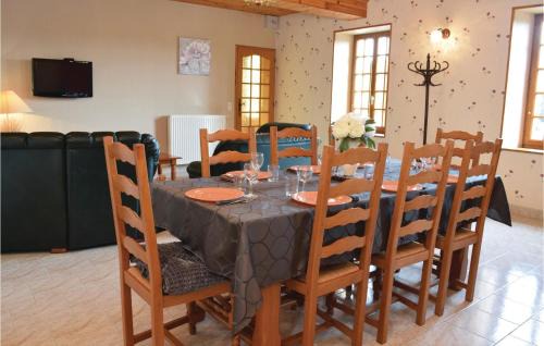 Canchy House | Nice Home In Canchy With Kitchen