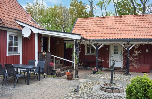 Fjalkinge House | Nice home in Fjälkinge with kitchen