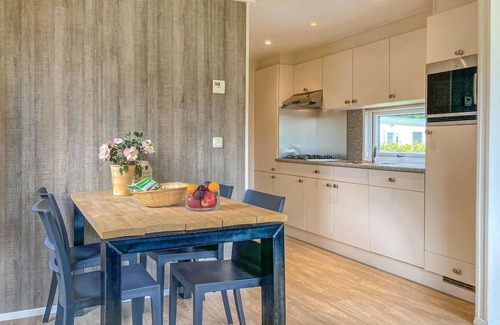 Heinkenszand House | Nice home in Heinkenszand with WiFi