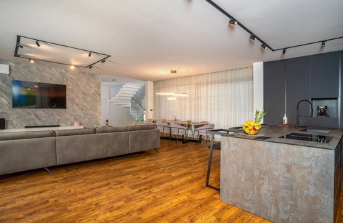 Jadranovo House | Nice home in Jadranovo