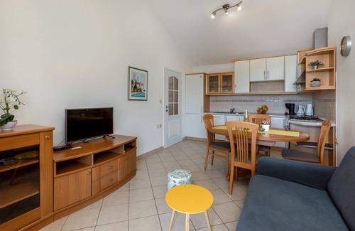 Rab Town House | Nice home in Supetarska Draga with WiFi