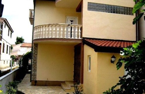 Zaboric Apartment | Nice house in a quiet location - only 2 apartments - sea view -ca. 30 m to the beach