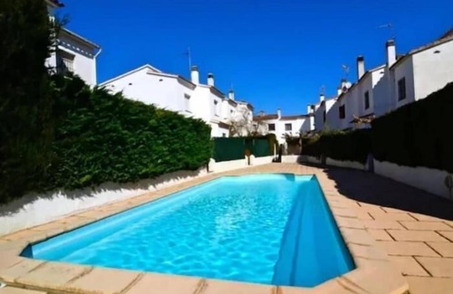 L'Escala Cottage | Nice house with barbecue and communal pool