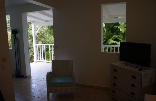 Sainte-Anne Cottage | Nice little comfortable apartment in 5 minutes the most beautiful beaches of St. Anne