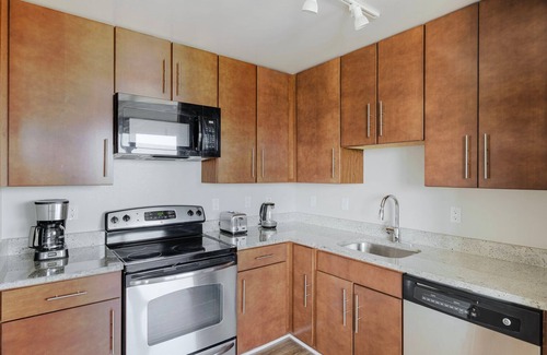 North Bethesda Apartment | Nice North Bethesda 2BR w/Pool, Gym & Balcony, nr Coffee, by Blueground