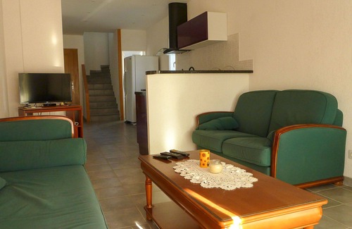 Les Amarats House | Nice quiet house classified 3* in Narbonne with private overflowing pool