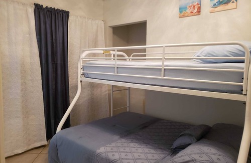 Little Havana Bed & Breakfast | Nice Room with Private Bathroom in Little Havana Miami with WiFi, AC B5