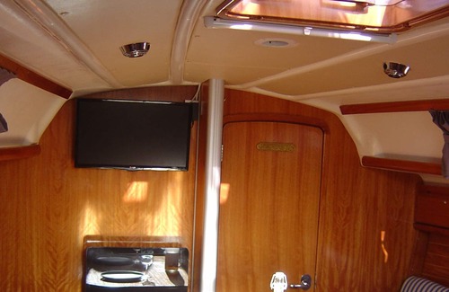 La Rochelle Boat Rental | Nice stay on board of a veil dock
