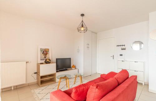 Saint Michel Apartment | Nice T2 with a large furnished balcony in Toulouse
