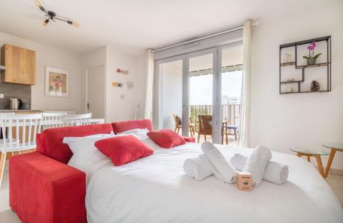 Saint Michel Apartment | Nice T2 with a large furnished balcony in Toulouse