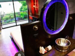 Patong Hotel | Nicky's Handlebar