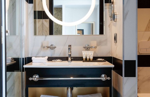 Plaisance Hotel | Niepce Paris Hotel, Curio Collection by Hilton