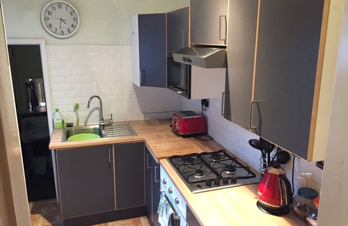 Newcastle-upon-Tyne Apartment | nifty two bed urban flat near leafy park and city