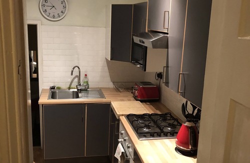 Newcastle-upon-Tyne Apartment | nifty two bed urban flat near leafy park and city
