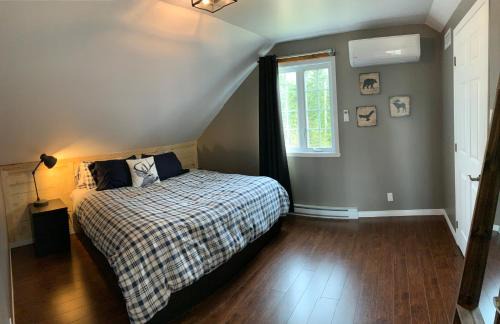 Saint-Joachim Ski Chalet | Night Sky Cottage