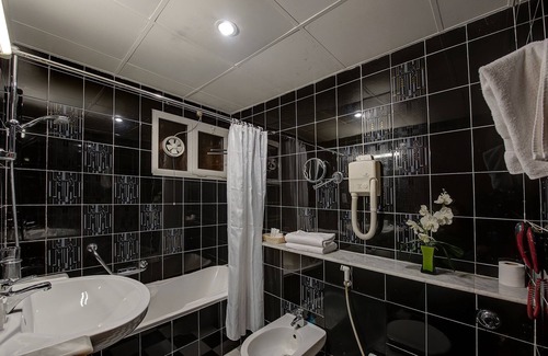 Al Muraqqabat Hotel | Nihal Hotel
