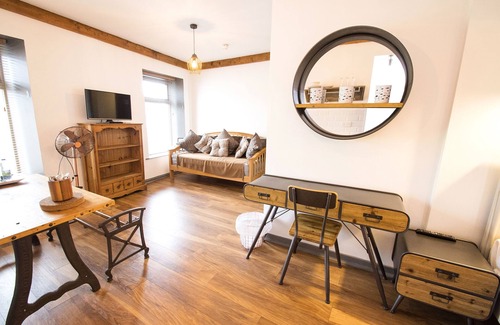 Burry Port Apartment | Nik The Greek