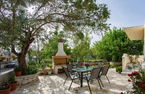 Kariotai House | Nikis Country House - Lefkada BnB Private Parking