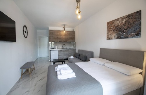 Nikita Hotel | Nikiti Central Suites 2 by Travel Pro Services