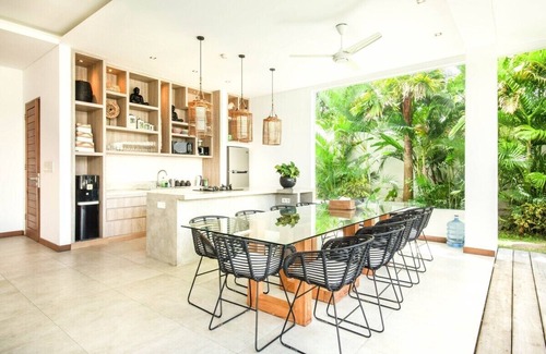 Berawa Cottage | Niko2 · Marvelous 5 Bedroom Villa Close to Finns