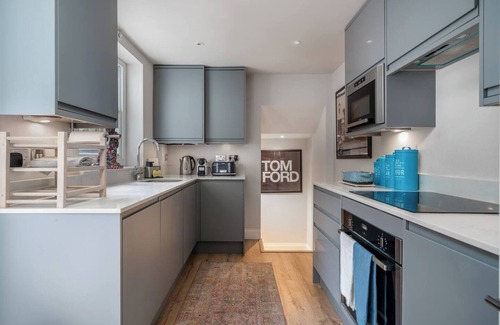 Redcliffe Apartment | Niru Experience Hidden Secret