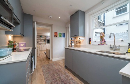 Redcliffe Apartment | Niru Experience Hidden Secret