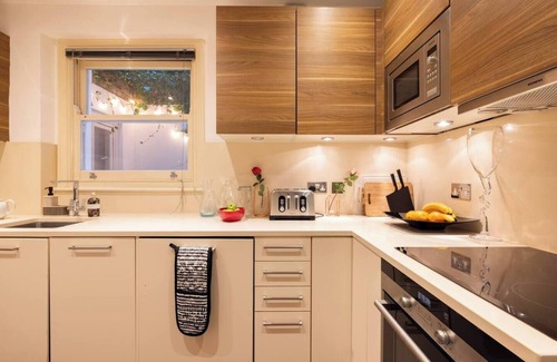 Redcliffe Apartment | Niru Experience Serene Garden Haven Duplex