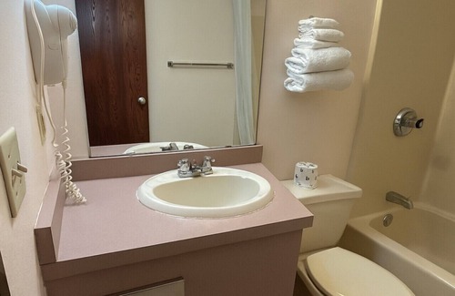 Nisswa Bed & Breakfast | Nisswa Hotel & Suites – 2 Bedroom King + Double Queen #118