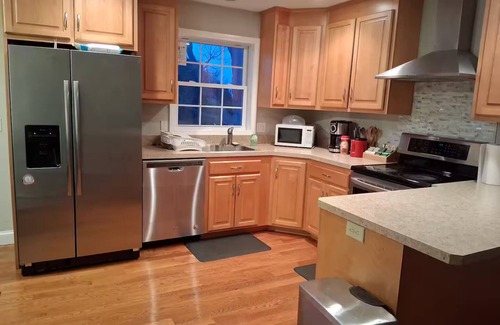 Montville House | nModern 3-Bedroom Retreat Near Parks & Casinos