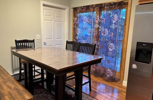 Montville House | nModern 3-Bedroom Retreat Near Parks & Casinos