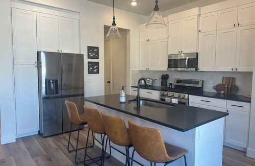 Cedar City House | nMOUNTAIN VIEW RETREAT nNew Property, movie theater, mountain views, 7 bedrooms