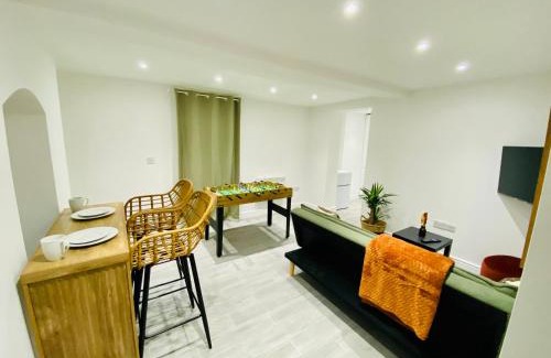 Gloucester Apartment | No 1 - Central Apartment