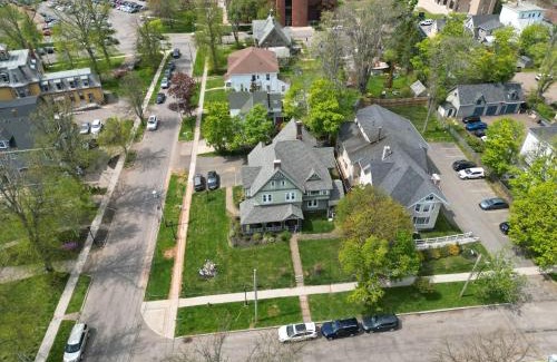 Queens Square Bed & Breakfast | No 1 Grafton Inn