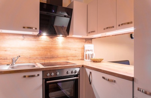 Graen Apartment | No. 13 Fire lily - HAUS fern