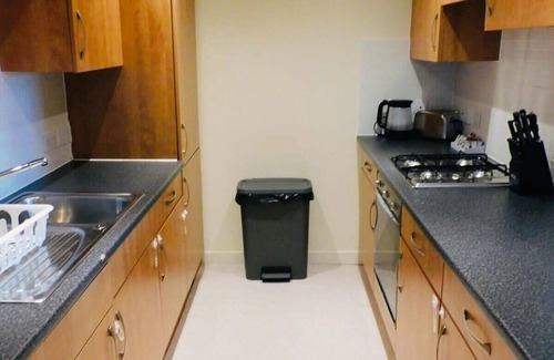 Paisley Apartment | No 2 - Modern 2 Bed Apartment, Close to Gla Airport & M8