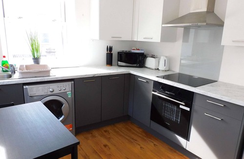 Lanark Apartment | No 3 - Modern Studio Apartment in Lanark Town Centre