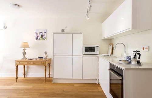 Sherborne Apartment | No.4 Ludbourne Hall