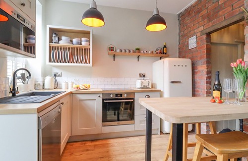Haworth House | NO 47, HAWORTH, family friendly, with a garden in Haworth