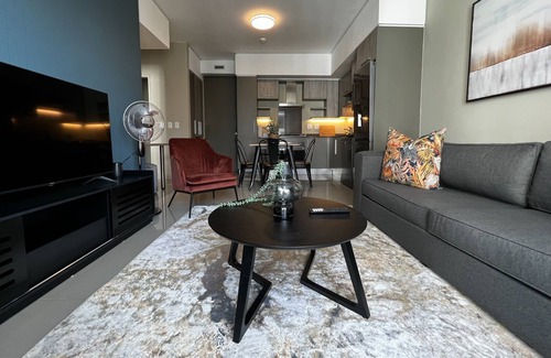 Greater Johannesburg Metropolitan Area Apartment | ​No Loadshedding | Modern 1 Bed In Rosebank
