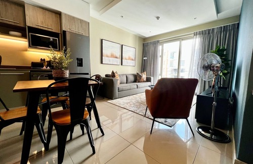 Greater Johannesburg Metropolitan Area Apartment | ​No Loadshedding | Modern 1 Bed In Rosebank